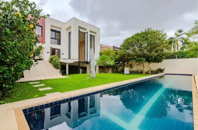 Casa à venda com 553 m², 03 suítes e 8 vagas de garagem no bairro boaçava.