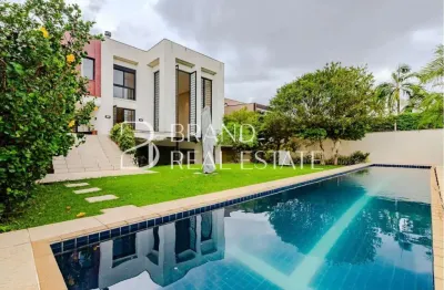 Casa à venda com 553 m², 03 suítes e 8 vagas de garagem no bairro boaçava.