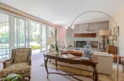 Casa á venda com 454 m², 4 quartos, piscina e 3 vagas no bairro alto de pinheiros.