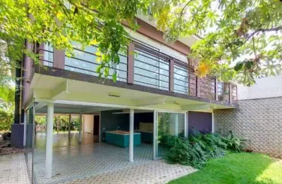 Casa com 340 m², 3 quartos sendo 3 suítes para alugar no bairro pacaembu.