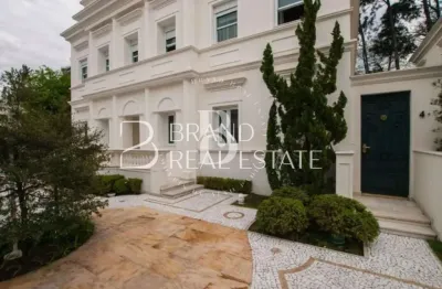 Casa de condomínio primorosa, living imponente e acabamentos únicos na Chácara Flora.