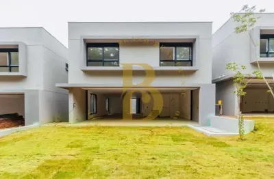 Linda casa em condomínio fechado, localizada na chácara santo antônio.