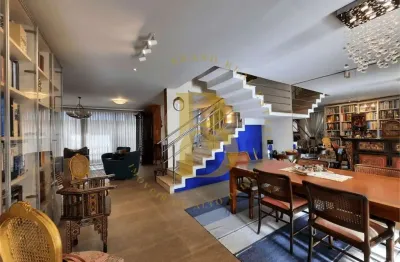 Magnifica casa em condomínio, localizada no bairro chácara monte alegre.