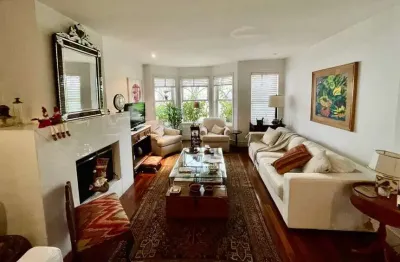 Casa de condomínio com 380 m², 4 quartos sendo 4 suítes à venda no bairro jardim panorama.