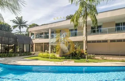 Casa de vila com 696 m², 3 quartos sendo 3 suítes à venda no bairro chácara monte alegre.
