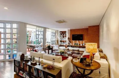 Casa com 265 m², 3 quartos sendo 3 suítes à venda no bairro Vila Nova Conceição.