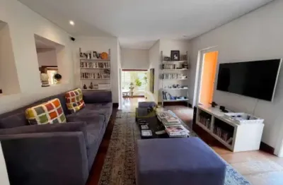 Casa de vila com 842 m², 6 quartos sendo 6 suítes à venda no bairro panamby.
