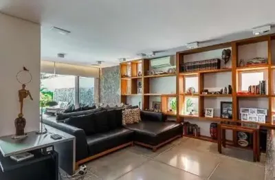 Casa com 597 m², 4 quartos sendo 4 suítes à venda no bairro alto de pinheiros.