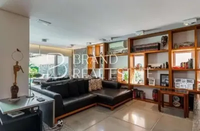 Casa com 597 m², 4 quartos sendo 4 suítes à venda no bairro Alto de Pinheiros.