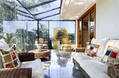 Casa de condomínio com 800 m², 4 quartos sendo 4 suítes à venda no bairro fazenda morumbi.