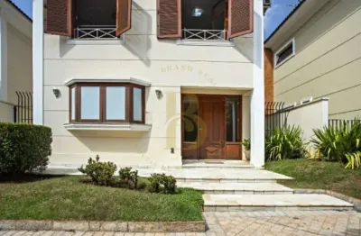 Espaçosa casa de condomínio á venda com piscina privativa no jardim cordeiro.