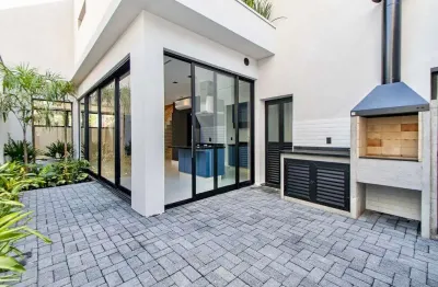 Casa de vila á venda/locação de 130m², 03 quartos e 03 vagas nova na vila olímpia.