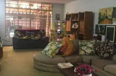 Casa com 320 m², 3 quartos sendo 1 suíte à venda no bairro vila cordeiro.