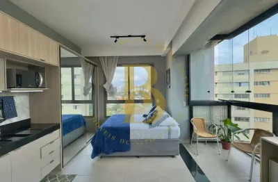 Studio de 27m² mobiliado com sacada fechada, 1 vaga e depósito