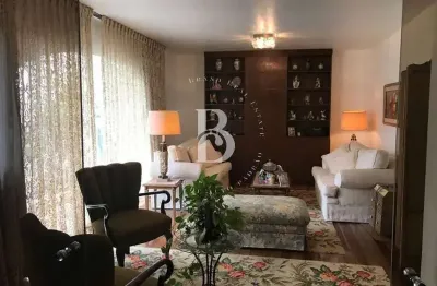 Apartamento espaçoso e iluminado, localizado no jardim paulista.
