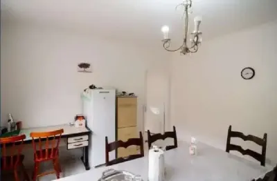 Casa com 200 m², 3 quartos sendo 1 suíte à venda no bairro jardim aeroporto.