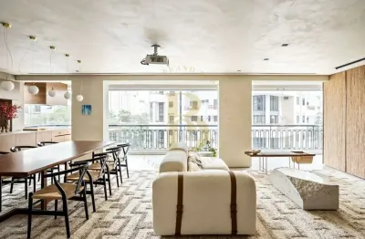 Apartamento reformado á venda de 192m² privativos, com 03 suítes e 03 vagas no itaim bibi