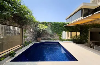 Cobertura com acabamentos refinados, próximo ao parque do povo, localizada no itaim bibi.