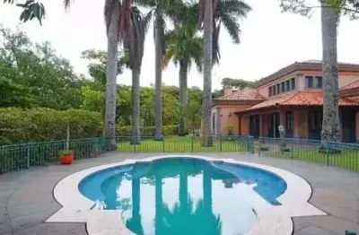 Casa estilo colonial brasileiro no real parque, com 2.000 m² de terreno