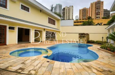 Casa com 750 m², 6 quartos sendo 4 suítes à venda no bairro Paineiras do Morumbi.