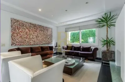 Linda casa com 4 suítes e piscina privativa, em condomínio fechado, localizada no cidade jardim