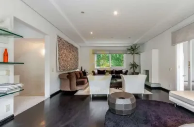 Linda casa com 4 suítes e piscina privativa, em condomínio fechado, localizada no cidade jardim