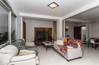 Casa com 220 m², 4 quartos sendo 1 suíte à venda no bairro campo belo.