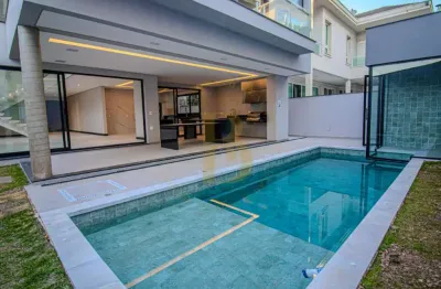 Casa de condomínio com 400 m², 4 quartos sendo 4 suítes à venda no bairro alphaville.