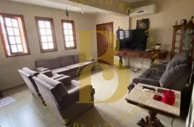 Sobrado com 500 m², 4 quartos sendo 2 suítes 5 vagas 2 ediculas à venda no bairro vila cordeiro prox