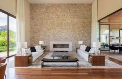 Casa com 1350 m², 6 quartos sendo 6 suítes à venda na fazenda boa vista.