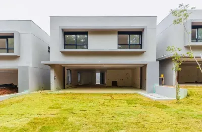 Casa contemporânea, em condomínio fechada, localizada na chácara santo antônio.