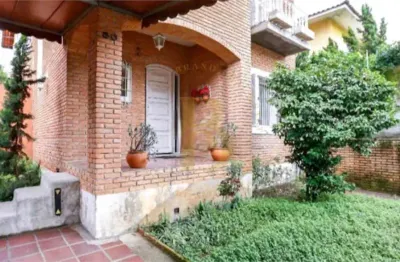 Casa com 401 m², 4 quartos sendo 2 suítes à venda no bairro jardim luzitania.