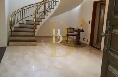 Sobrado com living imponente, acabamentos refinados e localização cobiçada na vila nova conceição.