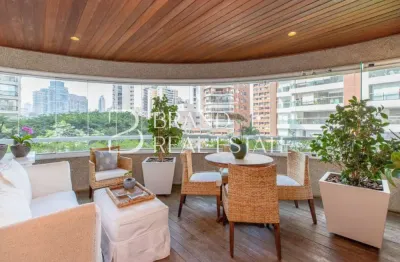 Apartamento com 243 m², 3 quartos sendo 3 suítes à venda no bairro Moema.