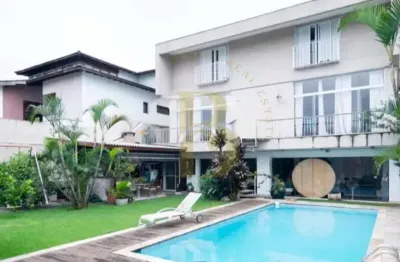 Casa com 600 m², 4 quartos sendo 4 suítes à venda no bairro chácara monte alegre.