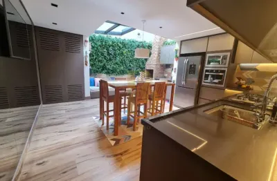 Casa com 160 m², 3 quartos sendo 3 suítes à venda no bairro vila da saúde.
