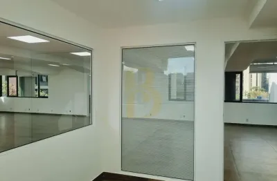 Conjunto Comercial Reformado com 212 m², 3 Vagas, Próximo às Principais Avenidas