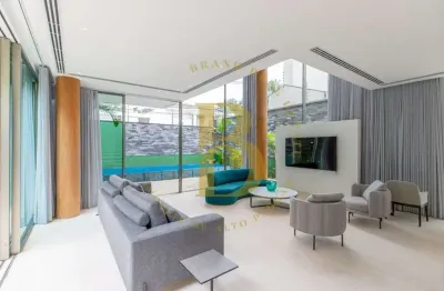 Casa em condomínio fechado para locação de 637m² , com 04 suítes e 05 vagas em moema