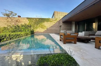 Casa de condomínio com 675 m², 5 quartos sendo 5 suítes à venda no bairro porto feliz.