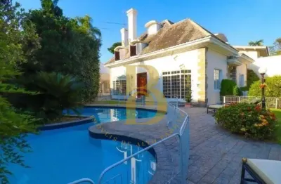 Casa com 550 m², 3 quartos sendo 3 suítes à venda no bairro jardim leonor.