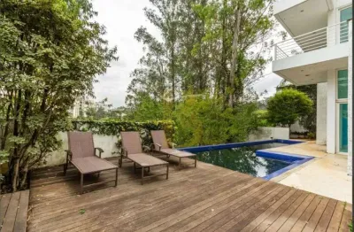 Casa de vila com 751 m², 4 quartos sendo 4 suítes à venda no bairro paineiras do morumbi.