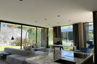 Casa de vila com 560 m², 3 quartos sendo 3 suítes à venda no bairro granja julieta.