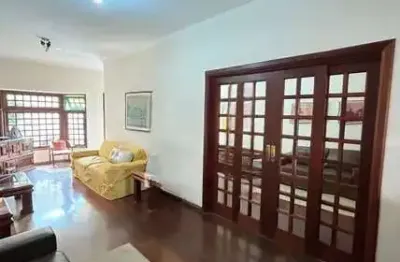 Casa com 250 m², 3 quartos sendo 0 suíte à venda no bairro vila romana.