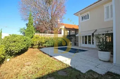 Casa espaçosa, 4 quartos sendo 4 suítes à venda no bairro cidade jardim.