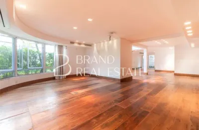 Casa de condomínio com 910 m², 4 quartos sendo 3 suítes à venda no bairro Jardim Europa.