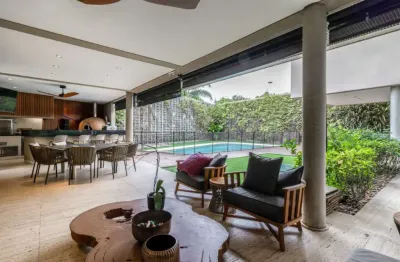 Casa com 613 m², 4 quartos sendo 4 suítes à venda no bairro boaçava.