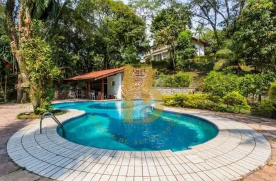 Casa impecável, com projeto arquitetônico primoroso, localizada na chácara flora.