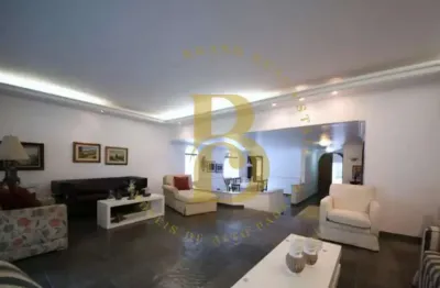 Casa de vila á venda de 365 m², 4 suítes e 4 vagas no bairro jardim dos estados.