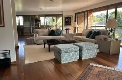 Apartamento á venda com 251 m², 4 quartos sendo 2 suítes à venda no bairro real parque.