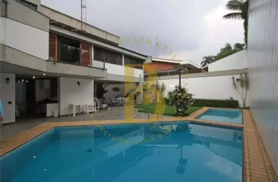 Casa moderna de 450m² com lazer completo e localização privilegiada no alto de pinheiros